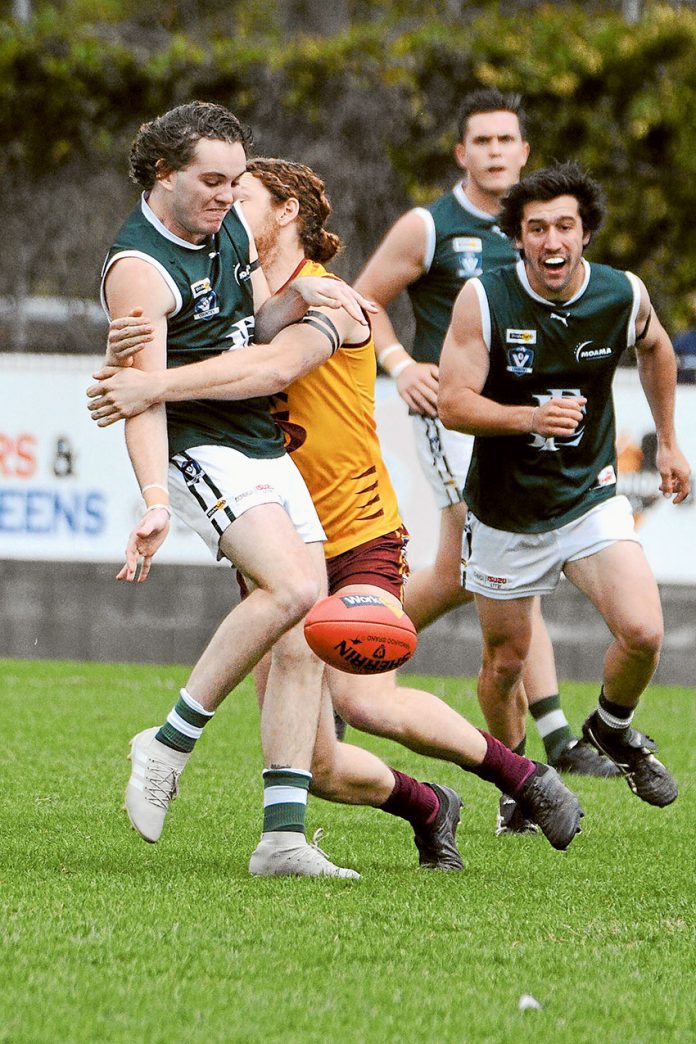 FOOTY---Cooper-Barber-(echuca)-and-Matthew-Brett-(bears)