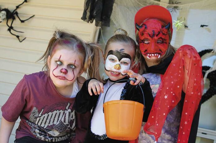 ED-HALLOWEEN1-1_94335 SPOOKY CELEBRATIONS IN MURCHISON... Monique (7), Mabel (5) and Errol (7) all dressed up for Halloween night. Photo: Kelly Lucas