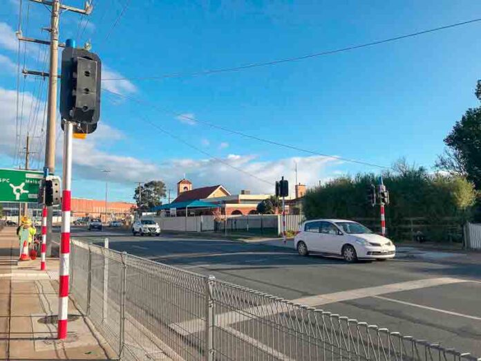 ED---HAWDON-STREET-LIGHTS ALERT... Pedestrian crossing lights near Greater Shepparton Secondary College are now in operation. Photo: Supplied.