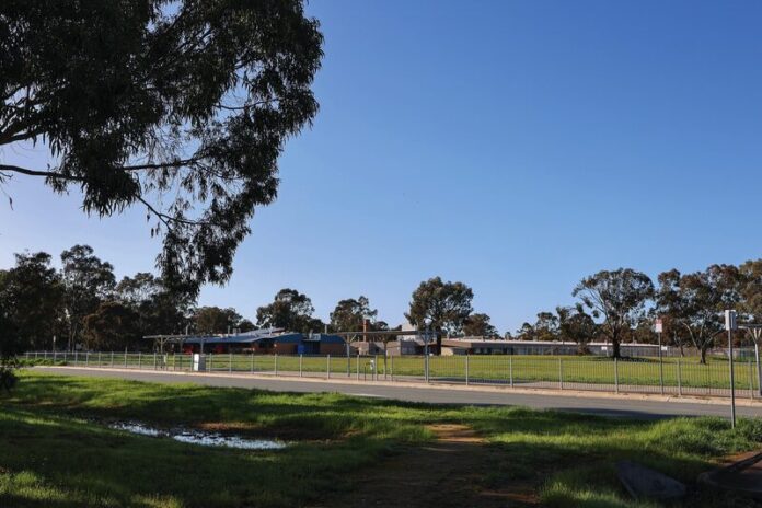 ED-MOOROOPNAHIGHSCHO_70188