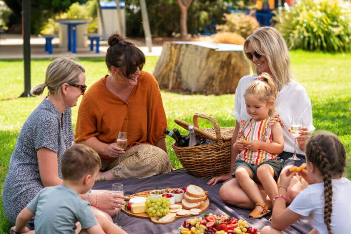 Food-Wine-Picnic-Win_92292