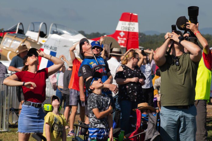 Airshow-Crowd-1_40443