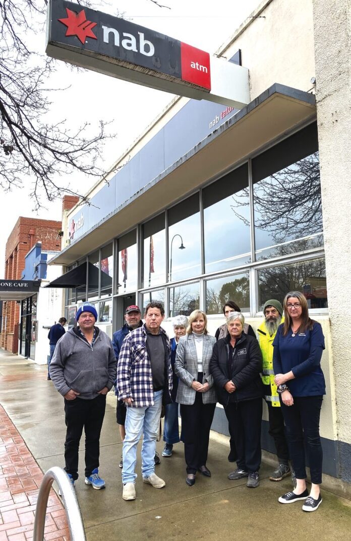 thumbnail_KimandTatu_04037