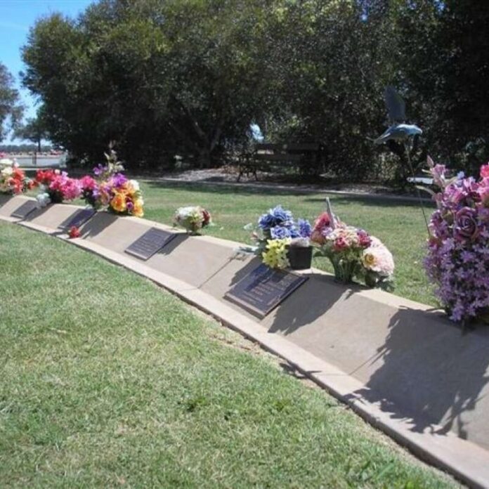 Pine_Lodge_cemetery8_53255