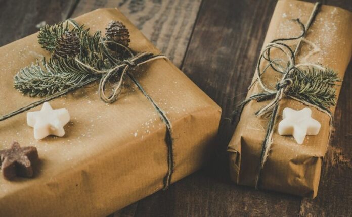 Giftgiving_43892