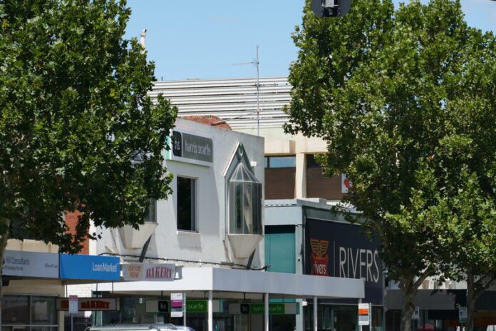 Sheppartonshopfronts_17715
