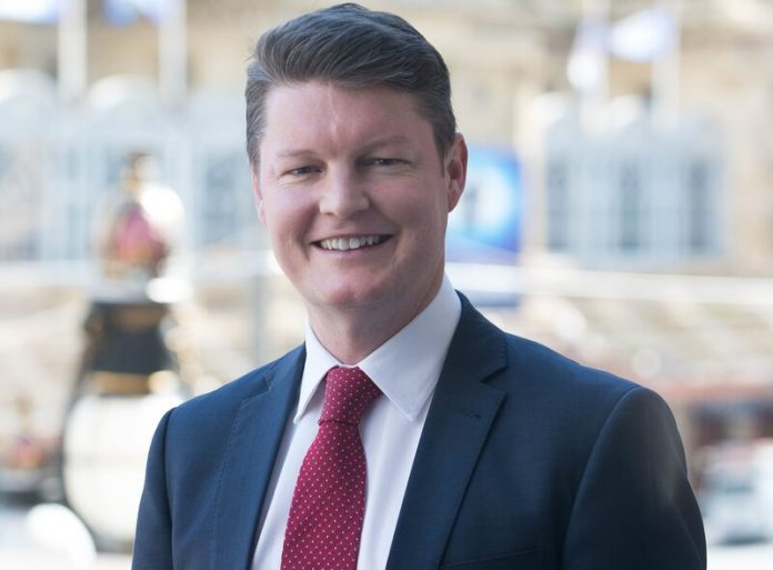 BENSHEADSHOT-Carroll_91068