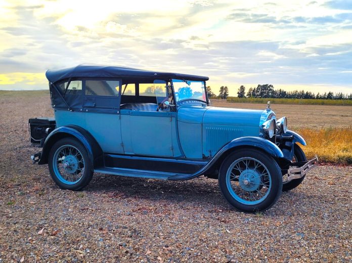 1928FordModelAtourer_18560
