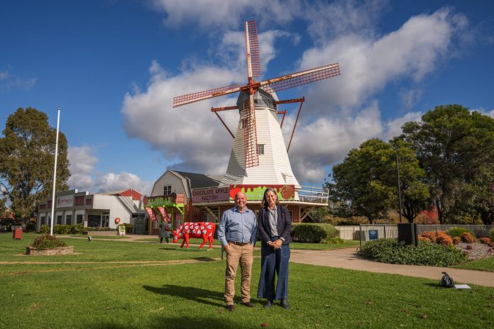 BIRRELLWELCOMESDUTCH_99075